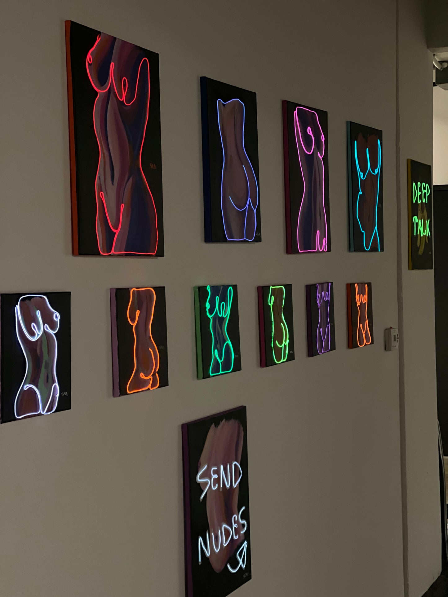 V Neon body sign painting